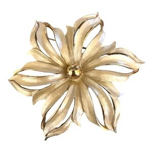 Pastelli Jewelry Vintage Gold Tone Large Floral Collectible Brooch, MCM.
